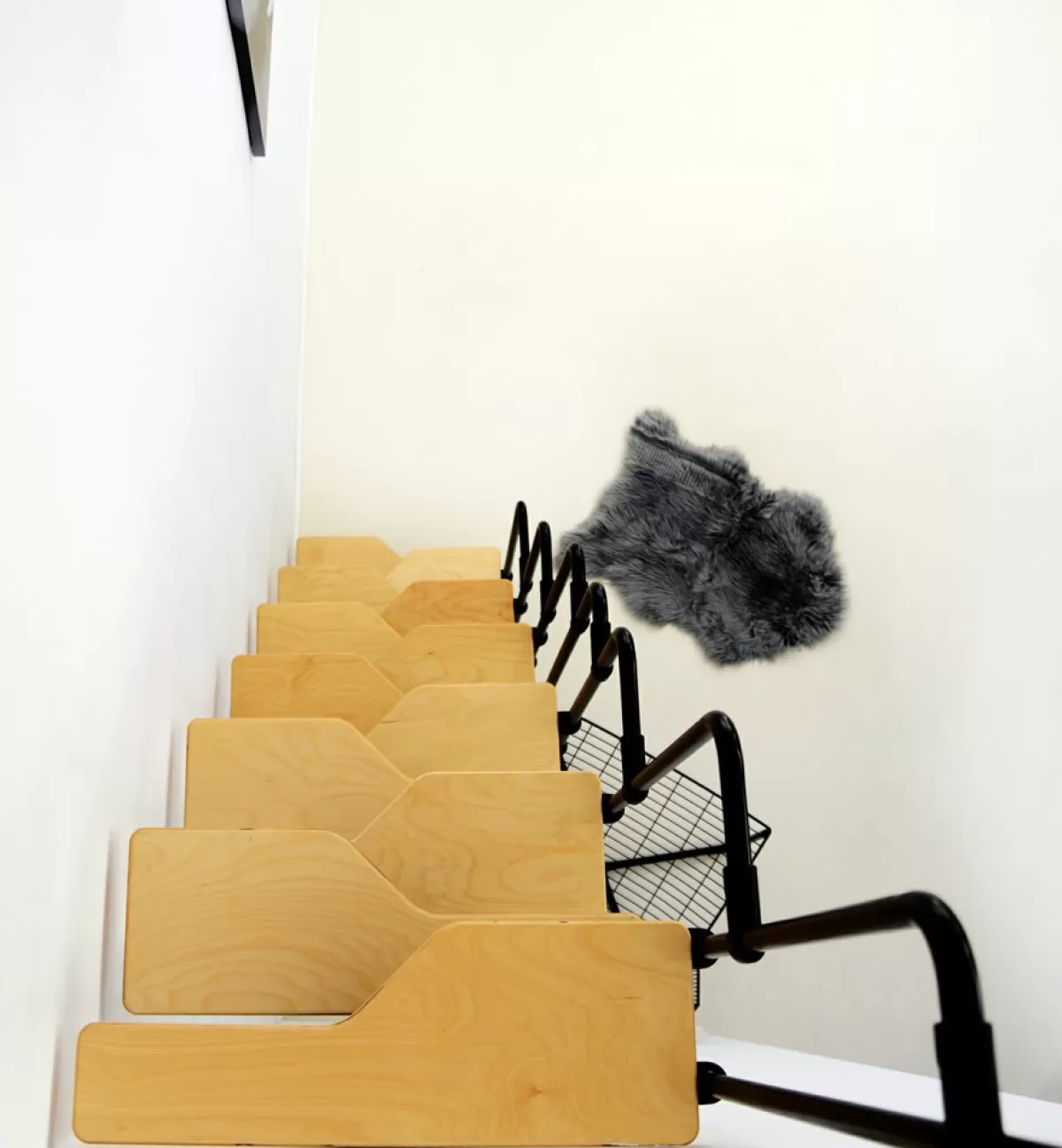 Brico Zoldertrappen-Handystairs Zoldertrap "Swirl" - Multi-Inzetbaar - Hoogte 294Cm - 12 Treden Van Berken - Zwart Staal