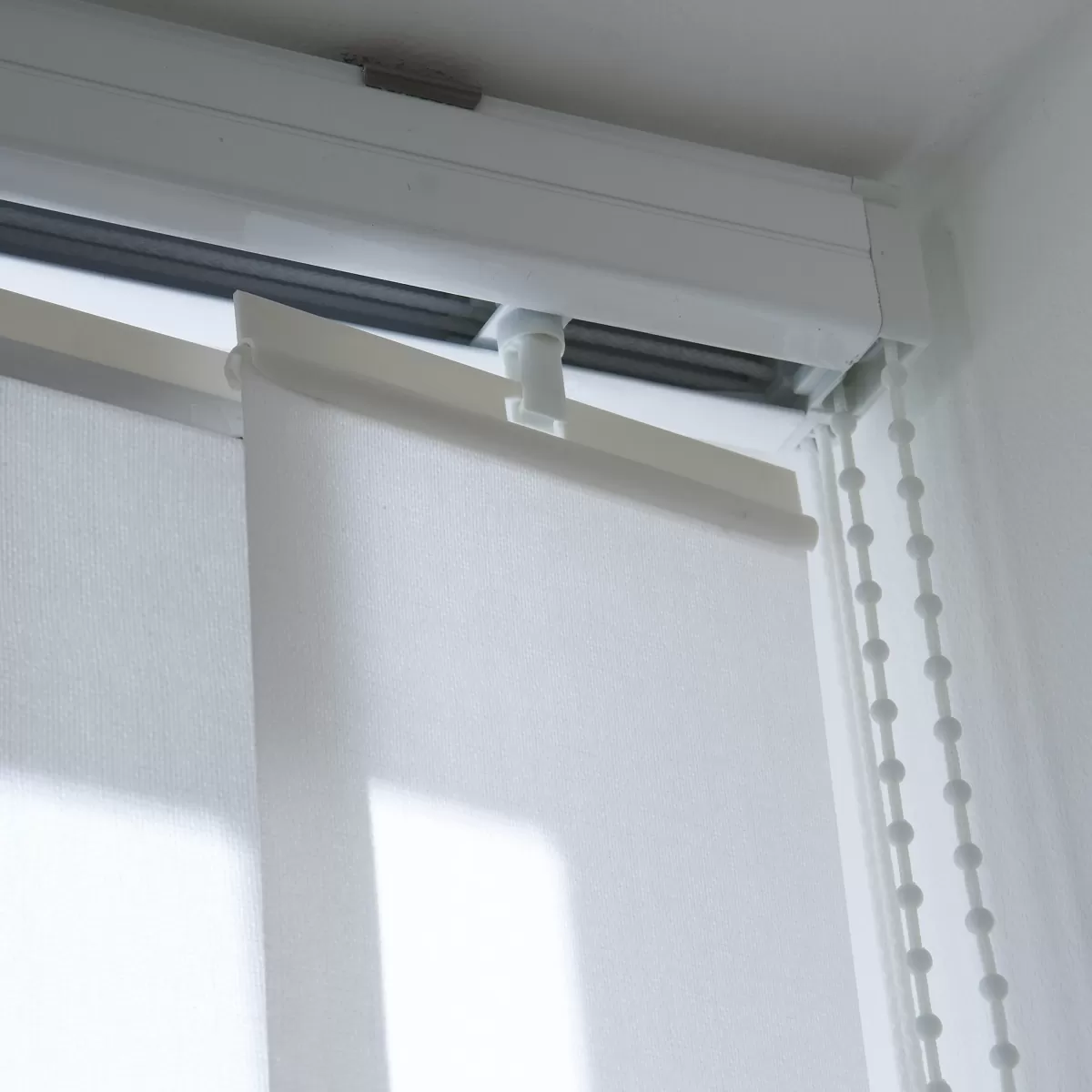Brico Lamellen-Madeco 4110 Verticale Lamellen Compleet Lichtdoorlatend Wit 12,7 X 260 Cm + Rail 150 Cm